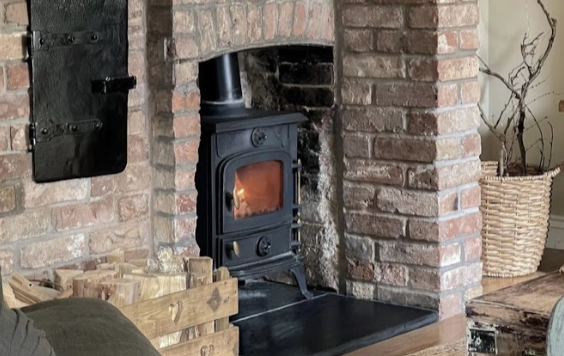 A Step-by-Step Guide on How to Start a Fire with Logs in Your Burner